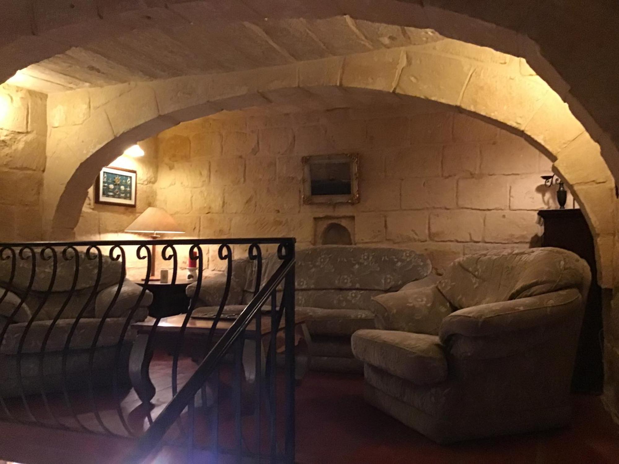 Charming 17th Cent House Of Character In The Famous 3 Cities, Right Next To Valletta